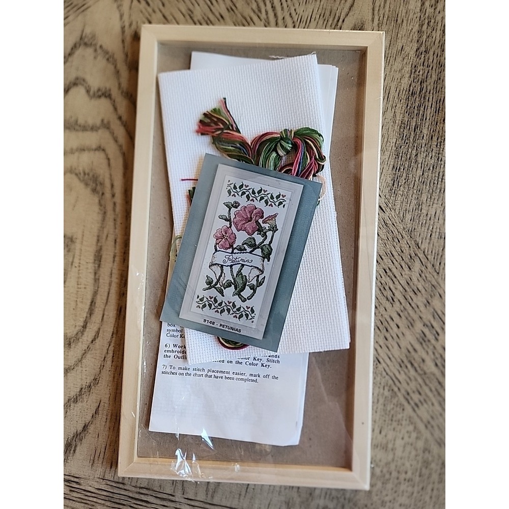 Design Works Crossstitch Petunia #9148 W/Frame New Flower Cross Stitch Kit
